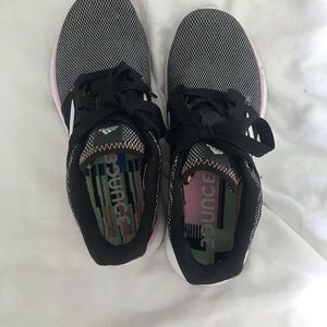 Adidas bounce tennis shoes